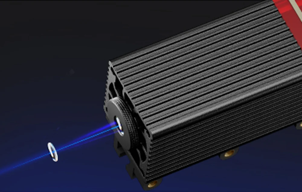 Optyczna głowica skupiająca wiązkę tnącą (FAC) o grubości 0.04 mm w module o mocy 3.5W.